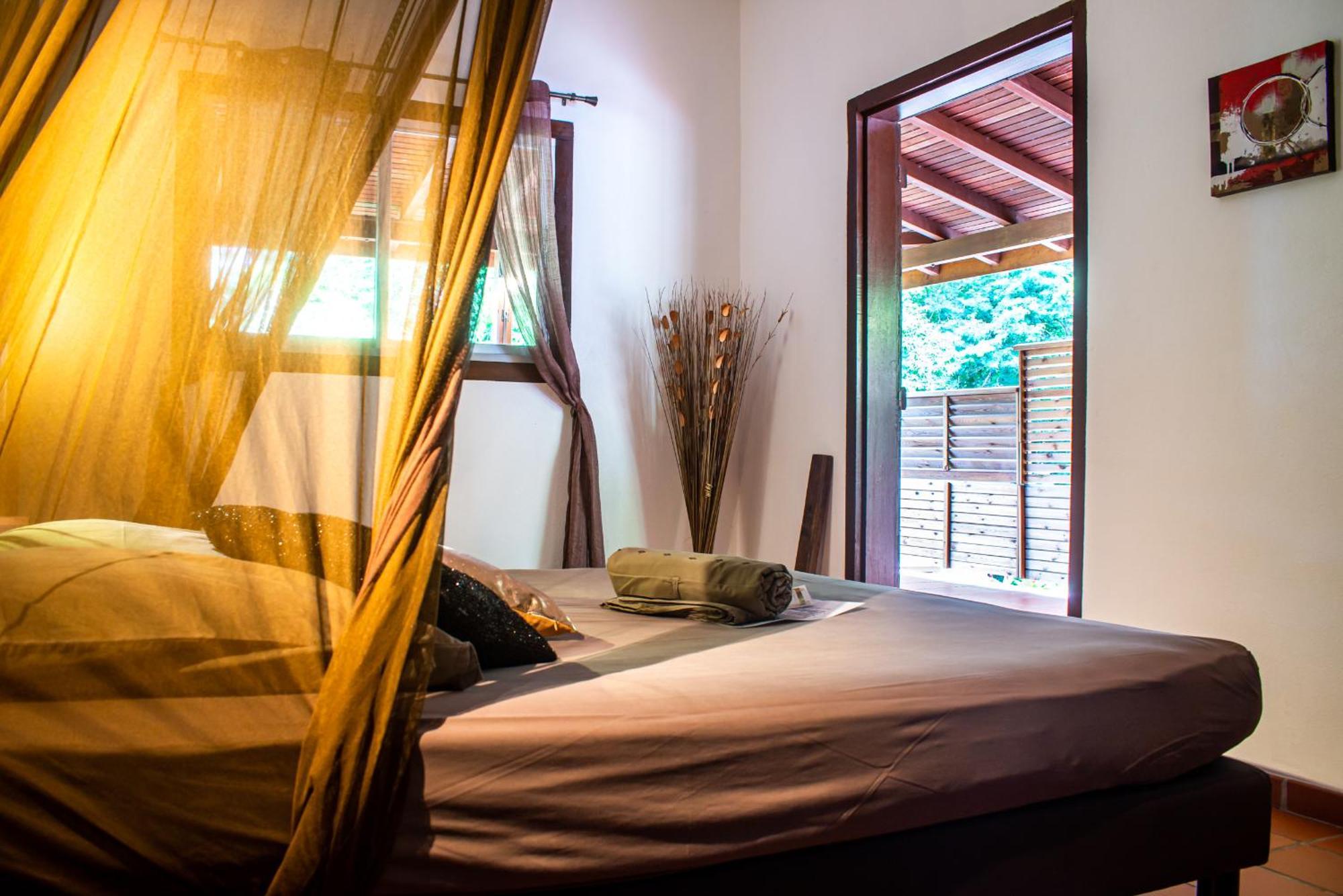 Au Jardin Des Colibris Ecolodge&Spa Deshaies Bagian luar foto