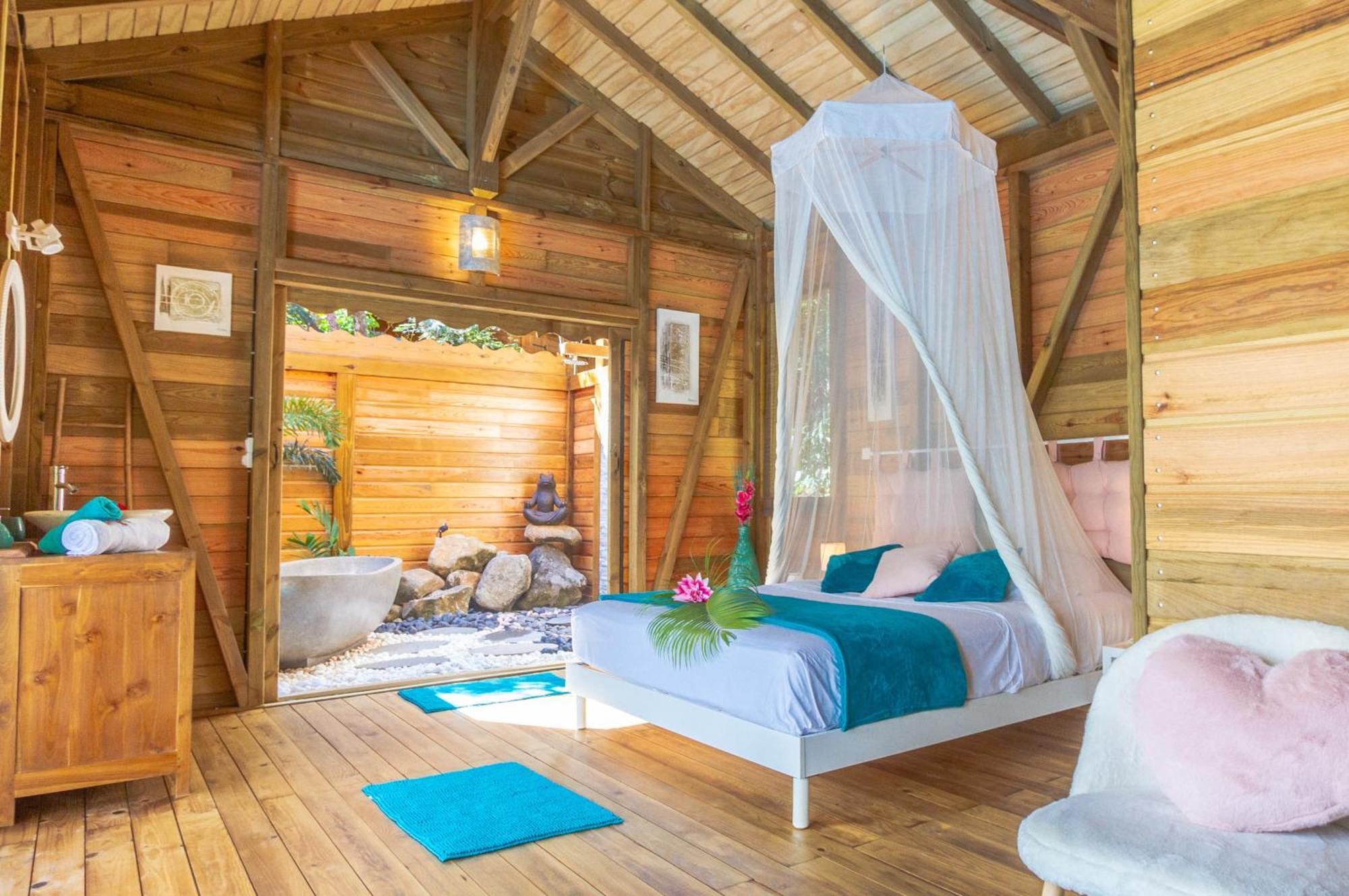 Au Jardin Des Colibris Ecolodge&Spa Deshaies Bagian luar foto